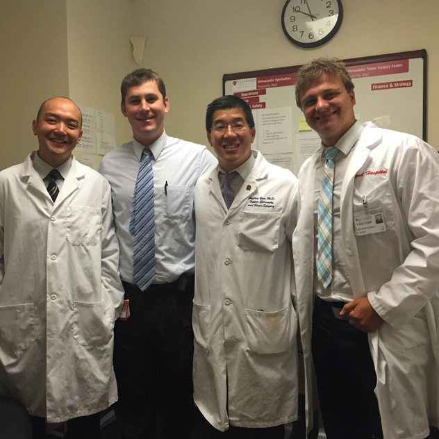 Dr. Felipe Roth com equipe em Stanford